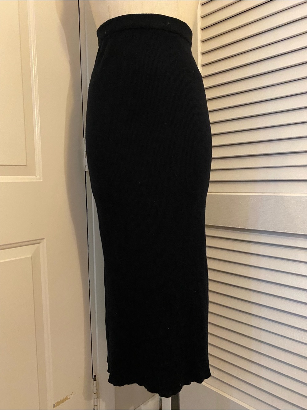 Olive & Oak Black Maxi Knit Skirt- Size Medium